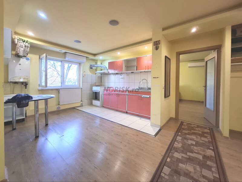 Nerva Traian 2 Camere  61 mp   Ocazie  Decomandat Centrala  Etaj 1