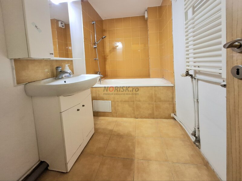 Nerva Traian 2 Camere  61 mp   Ocazie  Decomandat Centrala  Etaj 1