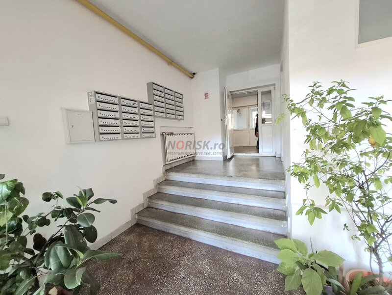 Nerva Traian 2 Camere  61 mp   Ocazie  Decomandat Centrala  Etaj 1